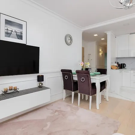 Stylish Two Bedroom Nasypowa By Renters Daire *