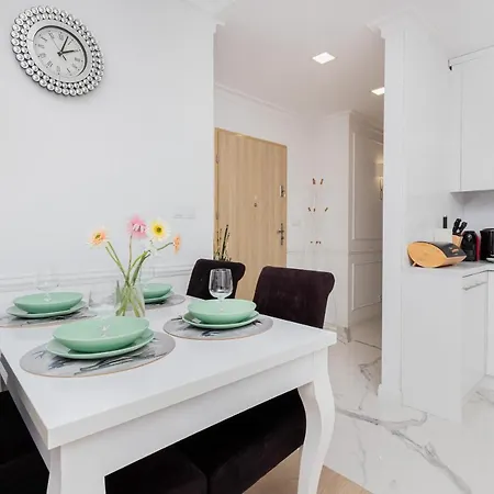 Stylish Two Bedroom Nasypowa By Renters Lejlighed *