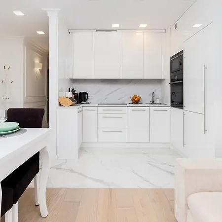 Stylish Two Bedroom Nasypowa By Renters Lejlighed
